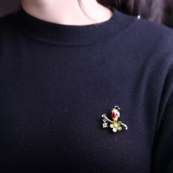 Only ships with $15 orders. Little Bird Brooch/Pin - Picture 4 of 6